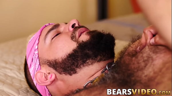Macho bear pounding his chubby boyfriend bareback