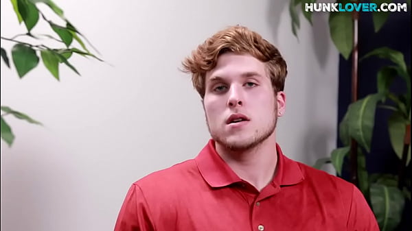 Muscular amateur strokes his dick for jizz on belly during solo performance