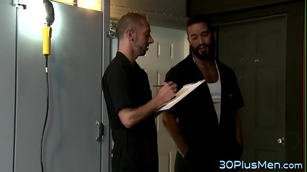 Ripped bear in uniform rims and fucks ass