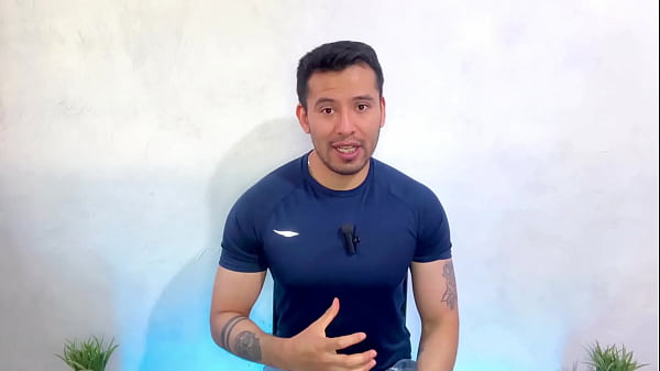 Straight Cuban man with a height of 25cm allows his foot masseuse to give him oral sex until he comes in her mouth! sexual story