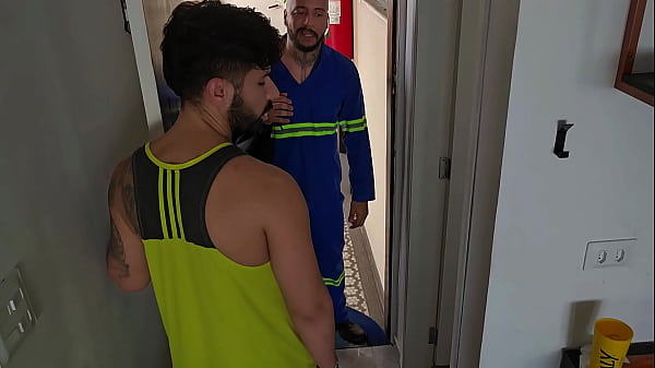 NET TECHNICIAN: BLOWJOB AND A GLASS OF WATER