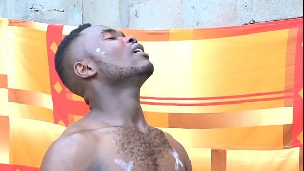 Very eventful fuck this afternoon between this Cameroonian woman who decides to get fucked by her traditional doctor, it'_s crazy the way she sucks his cock and the latter makes her burst all over her