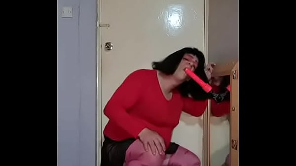 someone please give my sissy ass a good fucking so i can get a good taste off my ass from around your cock with 2 voting down wankers