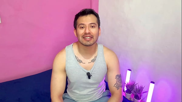 Muscular man pregnant his gym buddy! He lets her go without a condom and makes him sniff his boxers while he nails her. sexual story