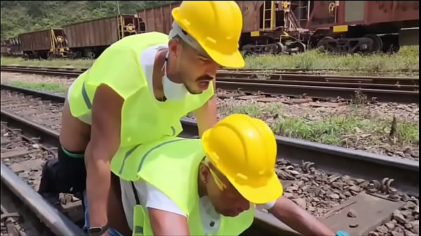 THE WORKERS GOT HARD AT LUNCH TIME&Ccedil_O FUDERAN THE PASSIVE COLLEAGUE AND GAVE A LOT OF MILK FOR DESSERT (TEASER)