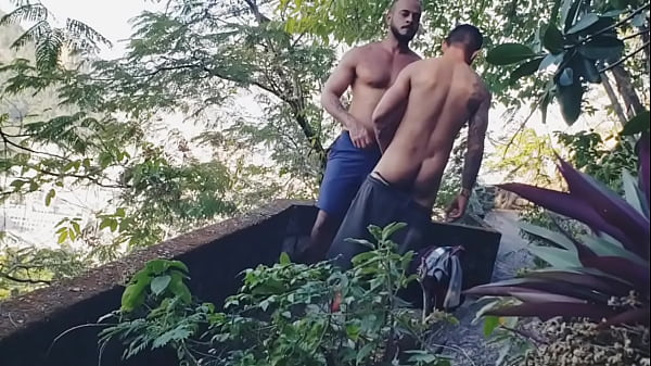 Fudendo o cu do macho na trilha (COMPLETO NO RED)