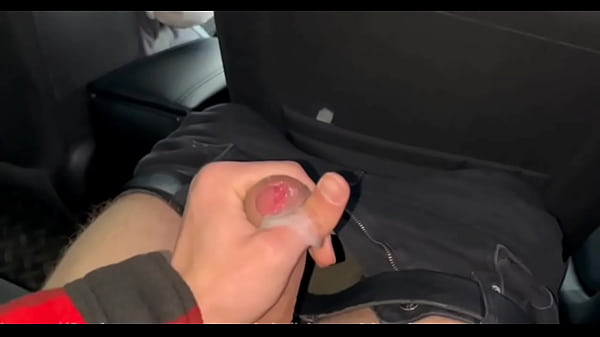 Jerking off to a taxi driver in the car while he'_s not looking