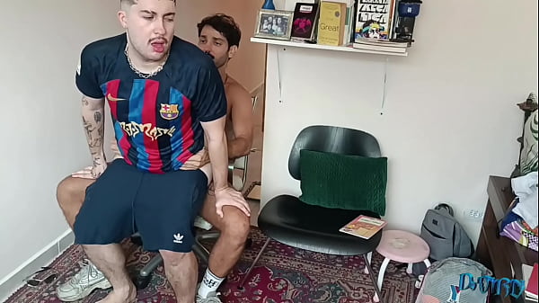 He came to paint my house and broke into my ass in the living room (COMPLETE ON RED)