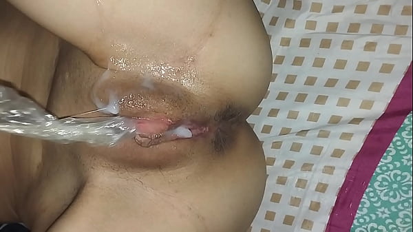 My stepsister was horny, I put on the condom to fuck them but she took it off and told me that she wanted my cum in her bowels
