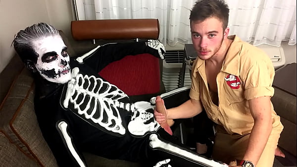 FtmFucks.com - Trick or Treat!? Gaybuster FTM jock Luke Hudson fucked by Zack Grayson who is dressed in a scary skeleton costume!