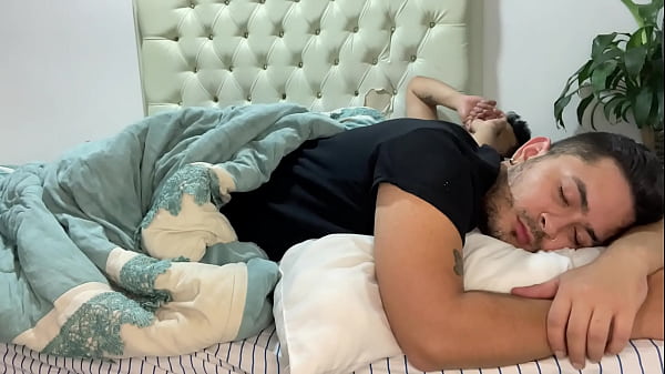 Stepfather confuses me when I sleep, eats my ass bareback and leaves it full of hot cum