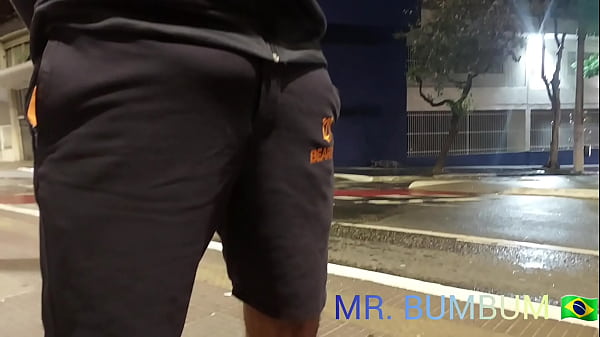 DADDY BEAR AT THE POINT OF &Ocirc_NIBUS WITH A HARD DICK TAKES THE LITTLE BITCH HOME AND GIVES THE BITCH A COCK OF COCK (COMPLETE ON RED)