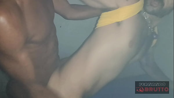 Cruising Bar: Brazilian fan giving.