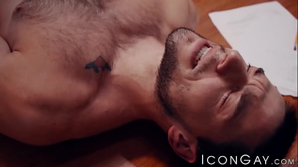 BBC hunk Devin Trez drills Aspen bareback after rimming